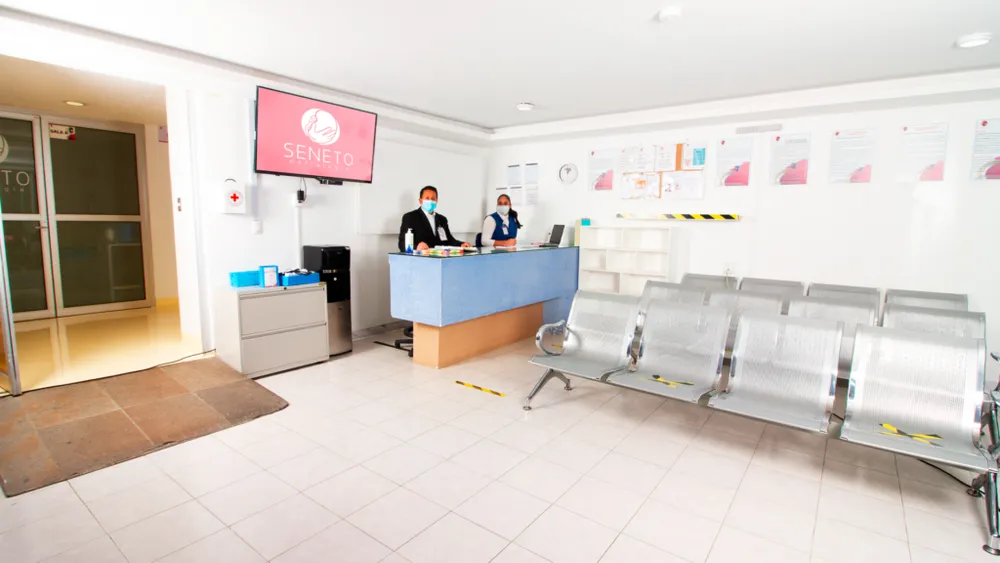 Recepción de clínica de hemodiálisis en Toluca